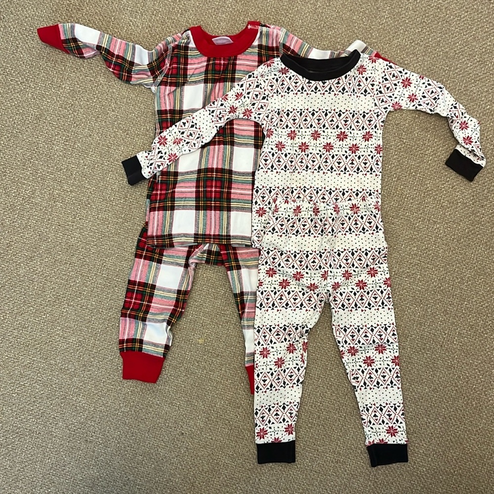 2T Holiday Pajama bundle